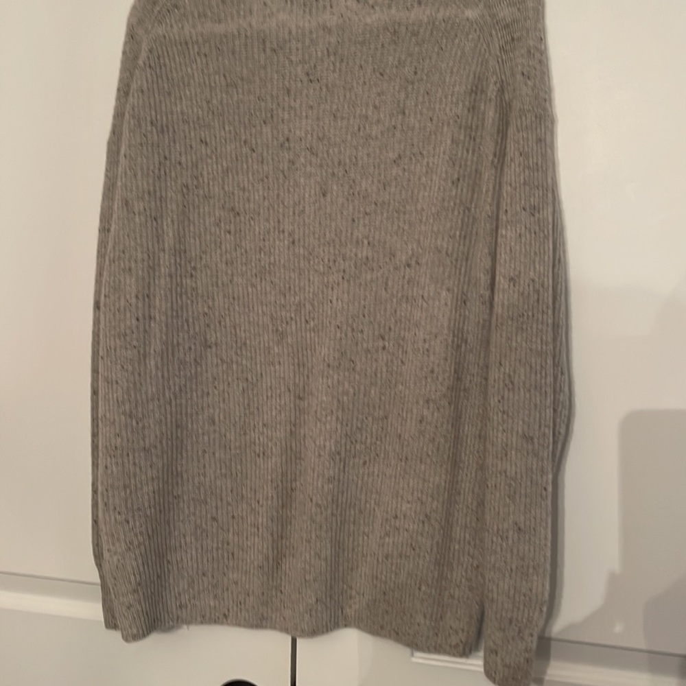 Line Sweater - Picture 7 of 7